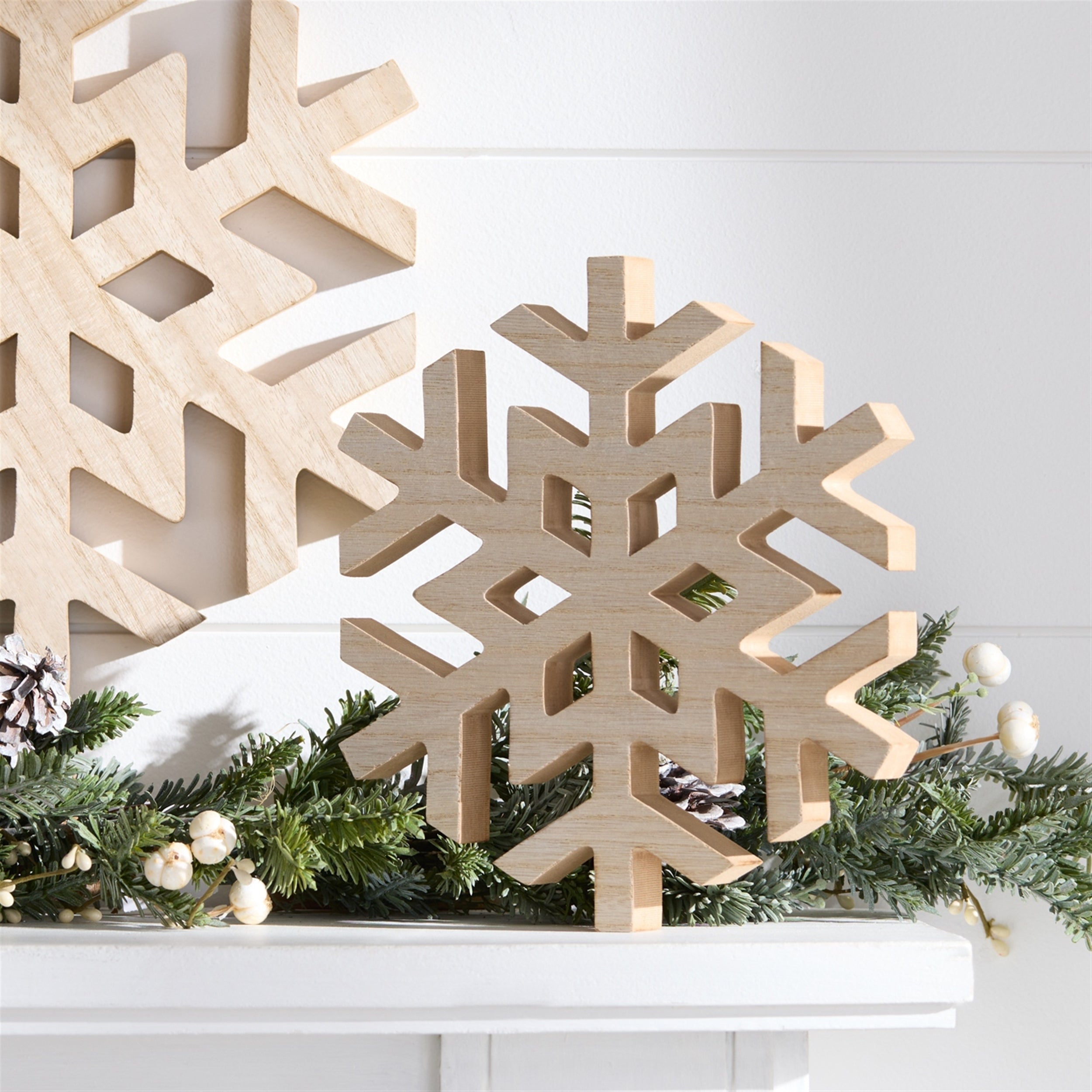 Snowflake (Set of 4) 9"D Wood