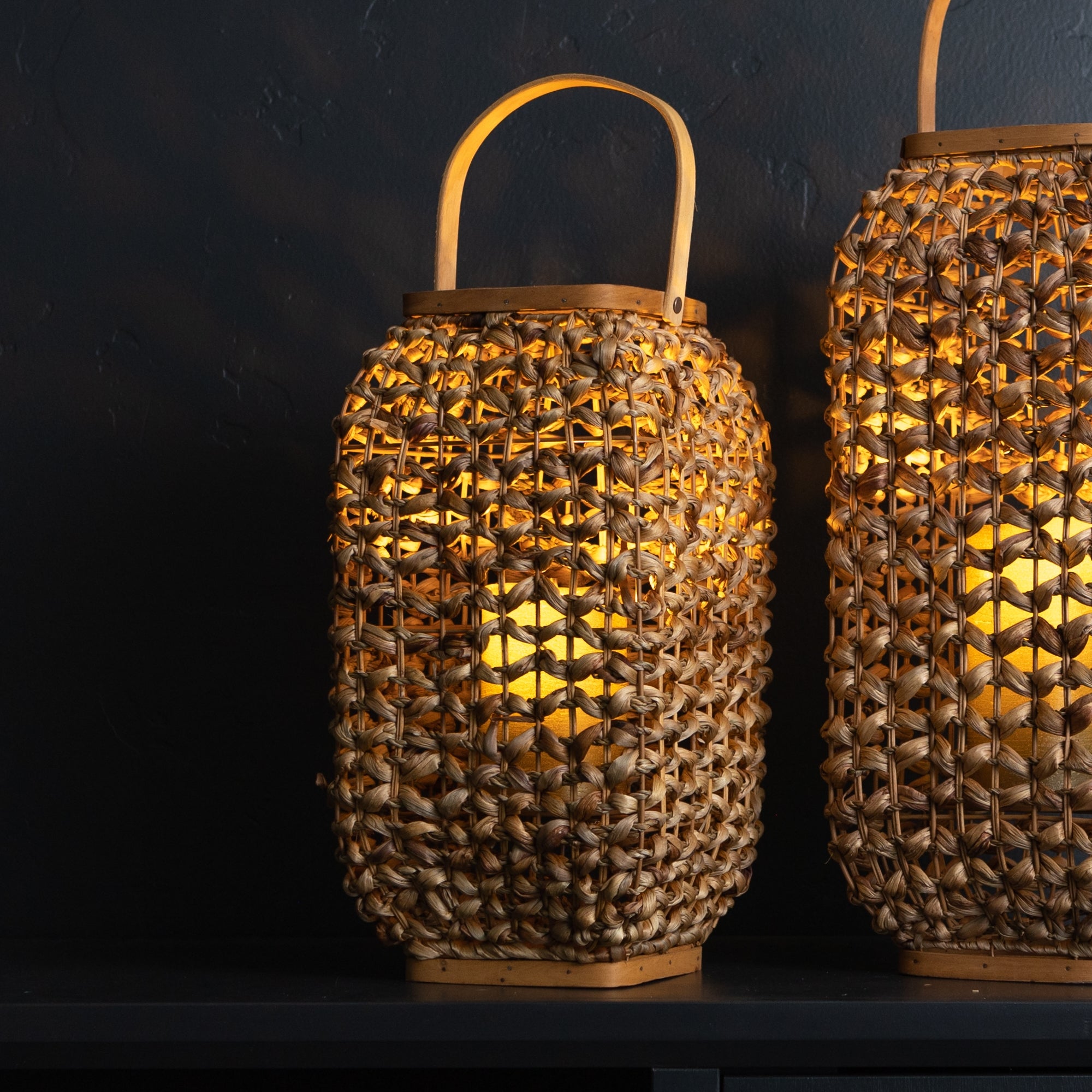 Lantern 21.5"H Wicker/Glass